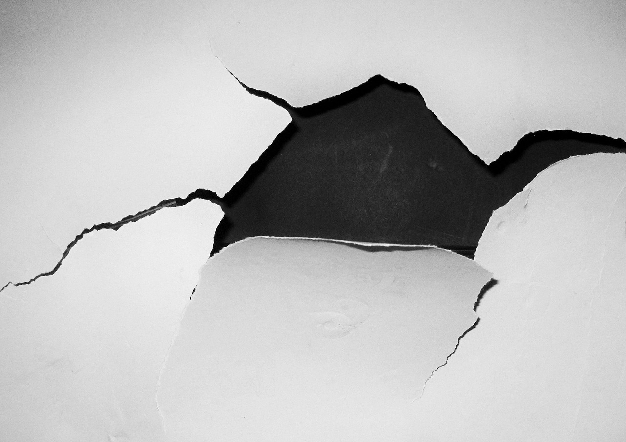 Why Does My Riverside Home Have Drywall Cracks
